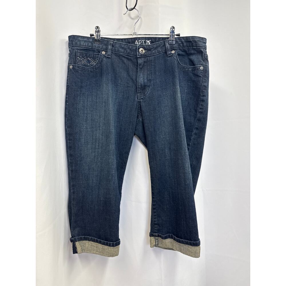 Apt. Bedazzled Capris size 14
Rise-9
Waist-18
Inseam-18